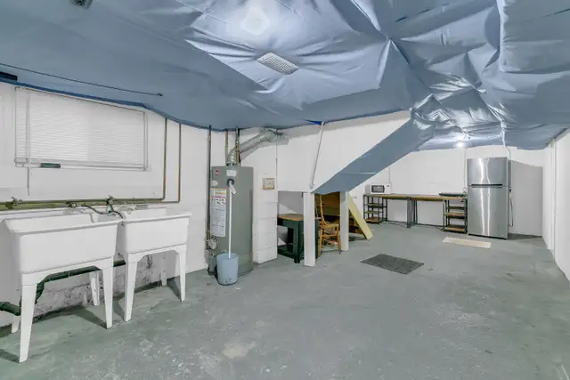 69Shepherd, Windsor. Big6Bed 3Bath Brick Garage 2StoreyHome Sale - Photo 9