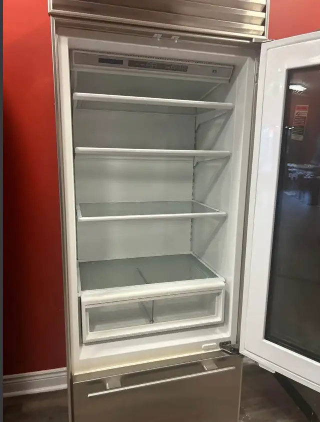 30" Subzero Glass Door Refrigerator - Photo 2