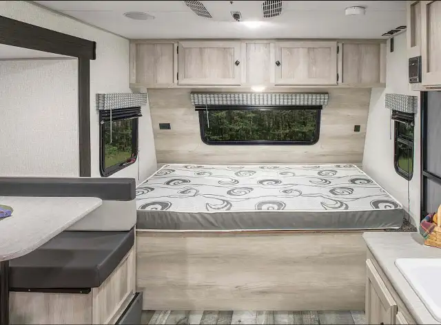 2027 WINNIPEG RV CAMPER TRAILER RENTALS!  ALL NEWER UNITS! ! - Photo 19