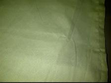 BELLE JUPE NEUVE VERTE PALE BLANCHE POUR LIT KING: $10.00