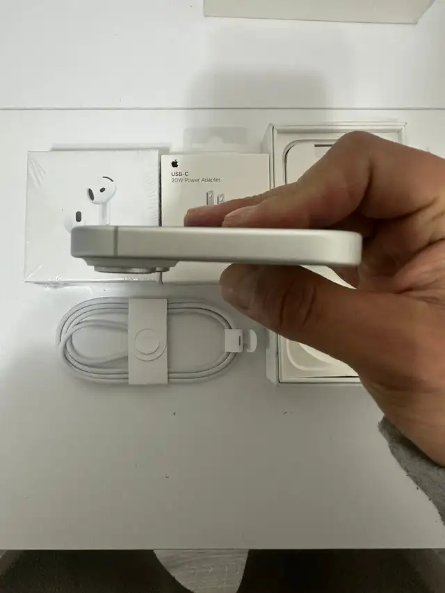 iPhone 16 128gb Airpods/Adapter Pkg/Delivery - Photo 3