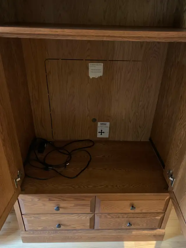 Deluxe TV Cabinet / Display Case - Photo 2