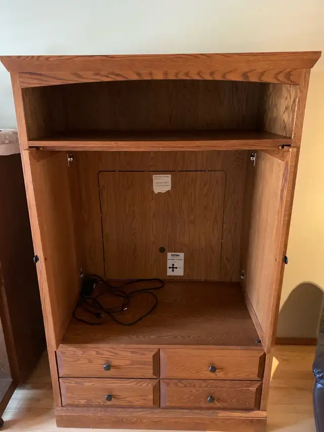 Deluxe TV Cabinet / Display Case - Photo 3