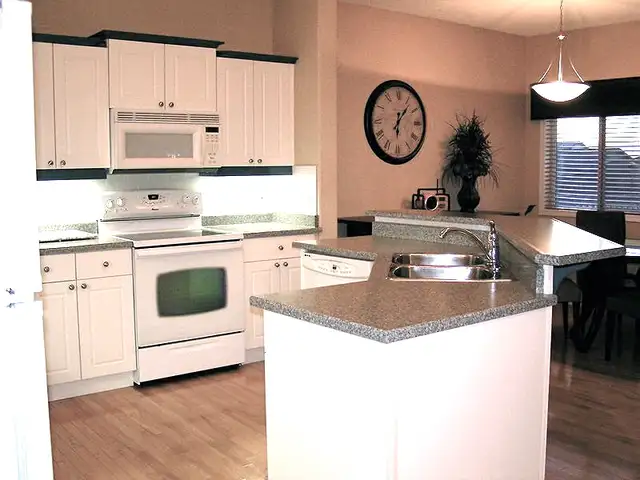 FURNISHED SW HOUSE! ALL UTILITIES! 3BED DEN! IK NET! TV! GARAGE! - Photo 4