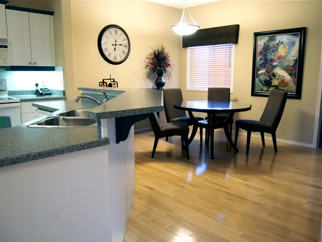 FURNISHED SW HOUSE! ALL UTILITIES! 3BED DEN! IK NET! TV! GARAGE! - Photo 5