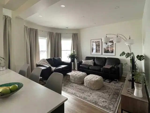 3 Beds 2 Baths Apartment - Photo 2