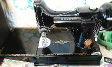 1961 red S 221k singer featherweight sewing machine
