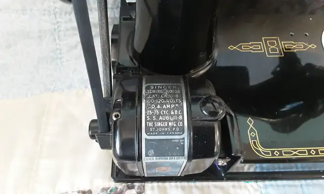 1961 red S 221k singer featherweight sewing machine - Photo 7