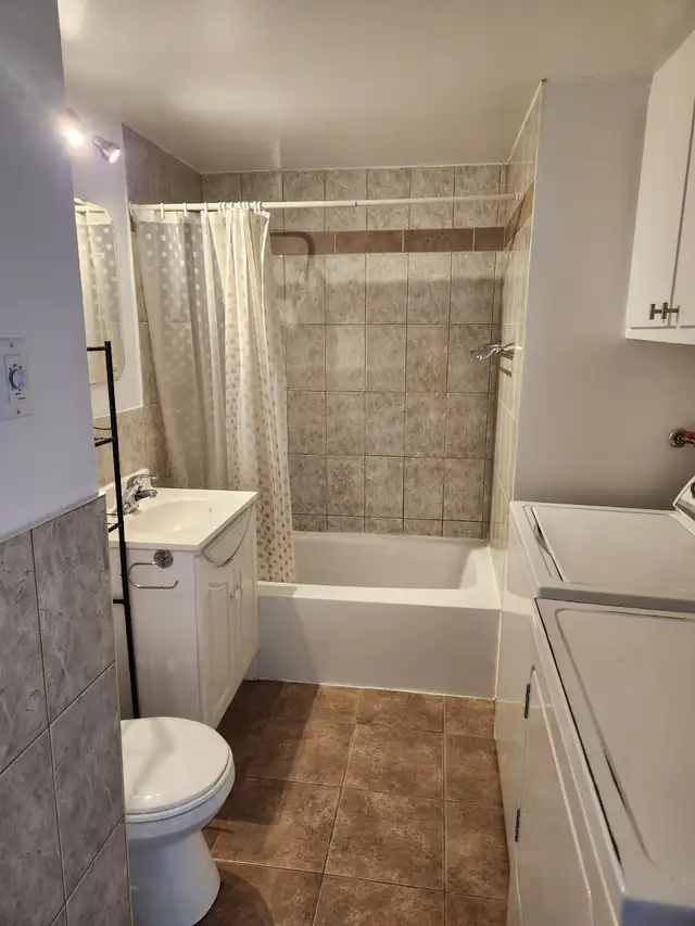 4 1/2 disponible immédiatement, près du métro Cadillac - Photo 3