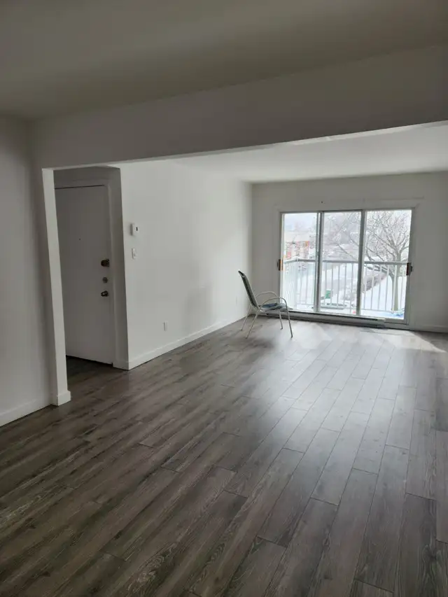 4 1/2 disponible immédiatement, près du métro Cadillac - Photo 5