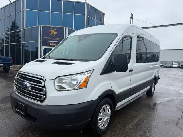 2015 Ford Transit Wagon Ford Transit - 12 Passengers