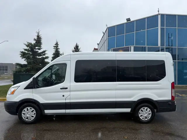 2015 Ford Transit Wagon Ford Transit - 12 Passengers - Photo 2