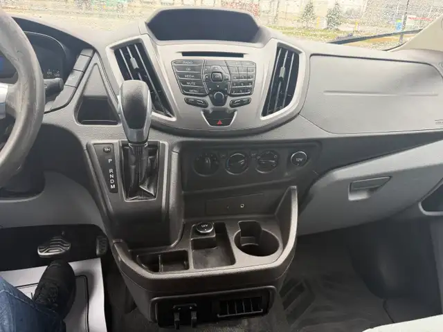2015 Ford Transit Wagon Ford Transit - 12 Passengers - Photo 18