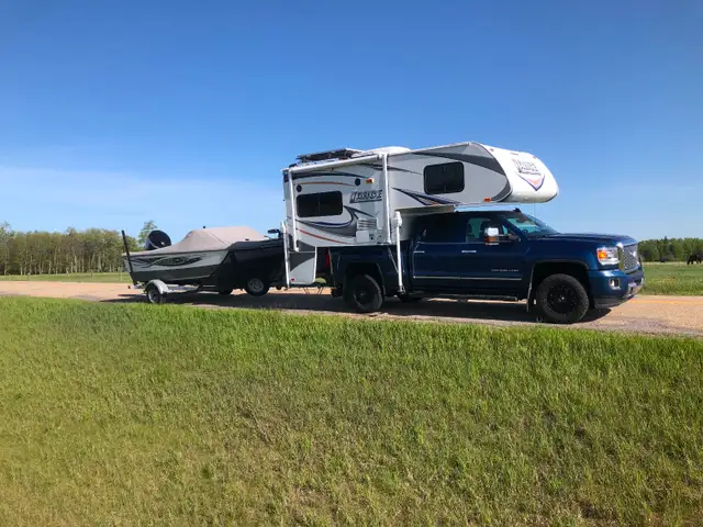2010 Lance 855 Truck Camper