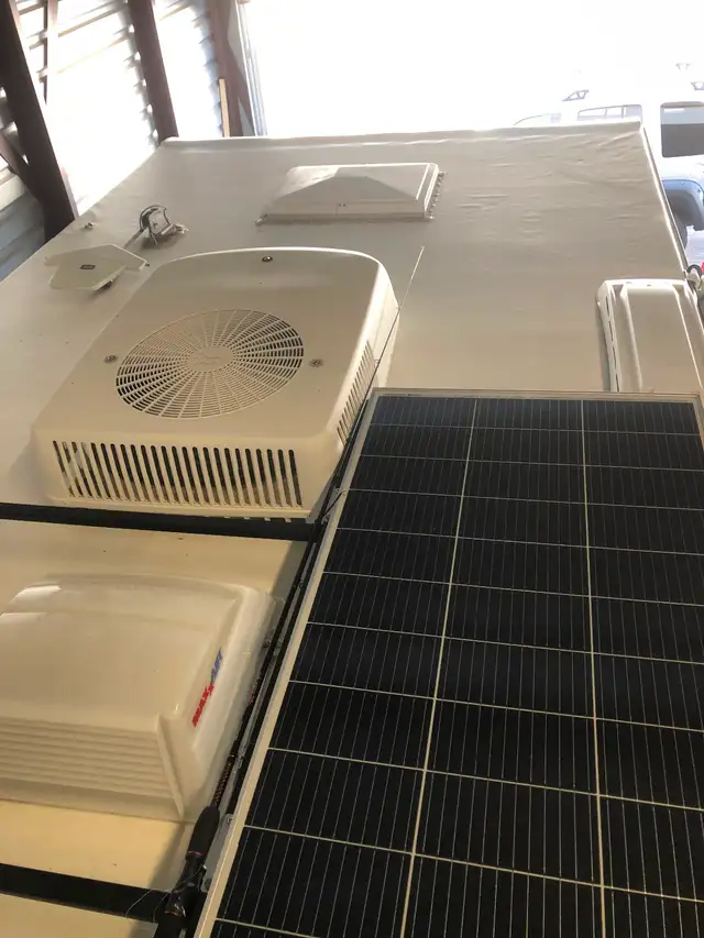 2010 Lance 855 Truck Camper - Photo 4