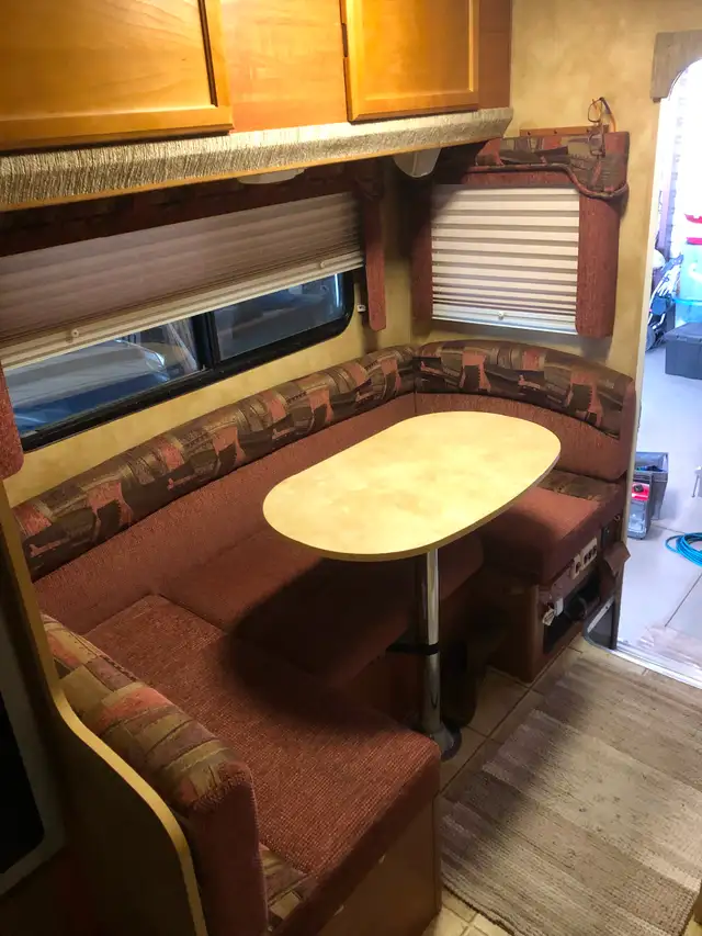 2010 Lance 855 Truck Camper - Photo 6