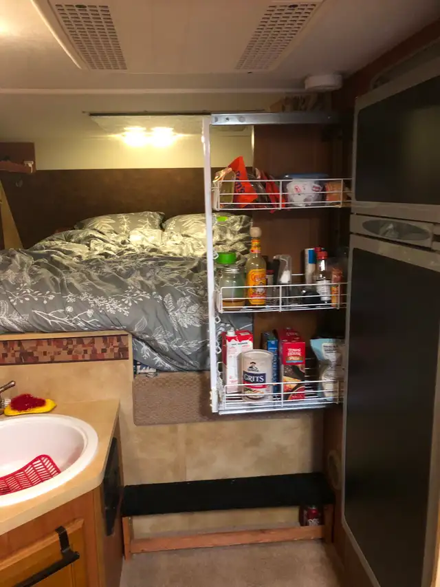 2010 Lance 855 Truck Camper - Photo 7