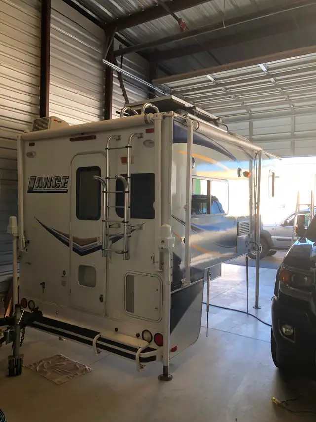 2010 Lance 855 Truck Camper - Photo 10