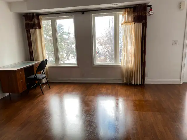Etobicoke 2BR 1.5BR  Stacked Condo Townhouse for Rent - Photo 2