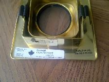 4FINITIONS CARRÉES 'CONTRASTE' PLAQUÉES OR 24 KAR: $10.00 CHACUN