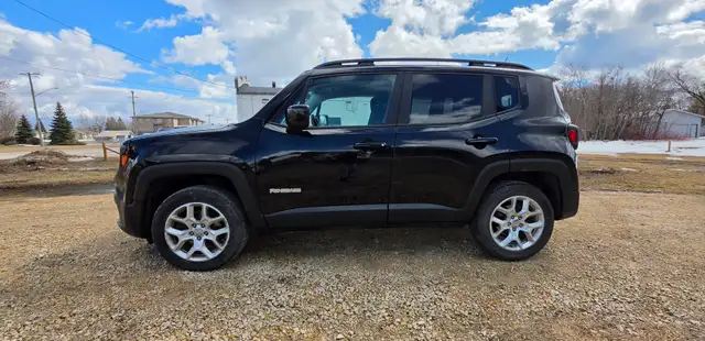 2016 Jeep Renegade North 4WD /LOW KM/LOCAL! - Photo 9