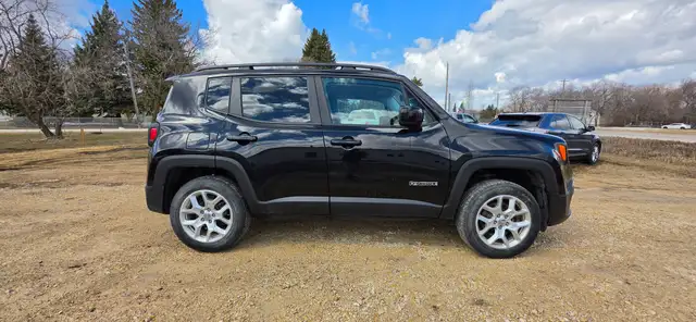 2016 Jeep Renegade North 4WD /LOW KM/LOCAL! - Photo 10