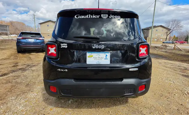 2016 Jeep Renegade North 4WD /LOW KM/LOCAL! - Photo 11