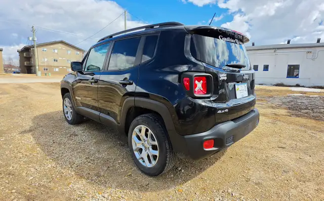 2016 Jeep Renegade North 4WD /LOW KM/LOCAL! - Photo 12