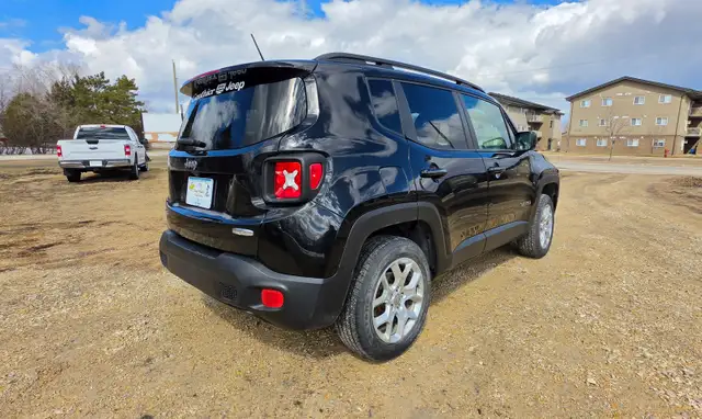 2016 Jeep Renegade North 4WD /LOW KM/LOCAL! - Photo 13