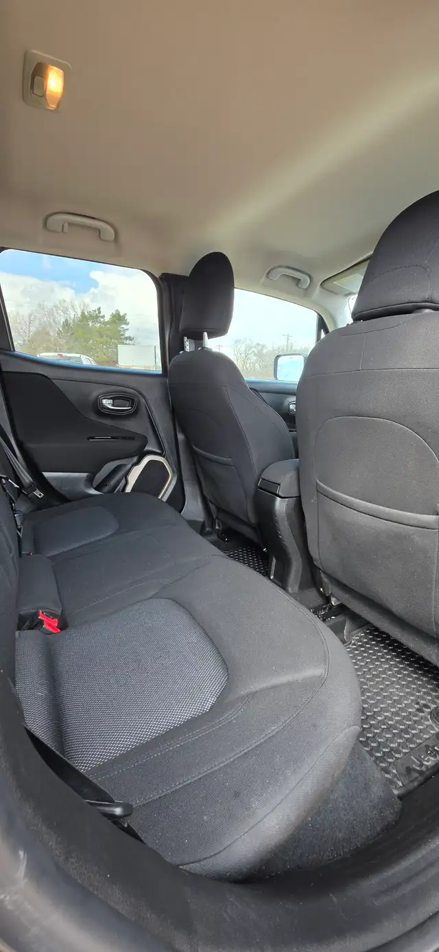 2016 Jeep Renegade North 4WD /LOW KM/LOCAL! - Photo 25