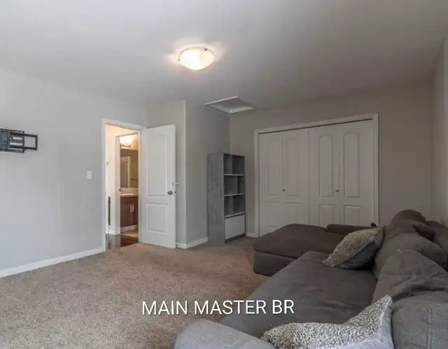 4 Bedroom Duplex for Rent – Norwood Area | Near College & Schoo - Photo 9