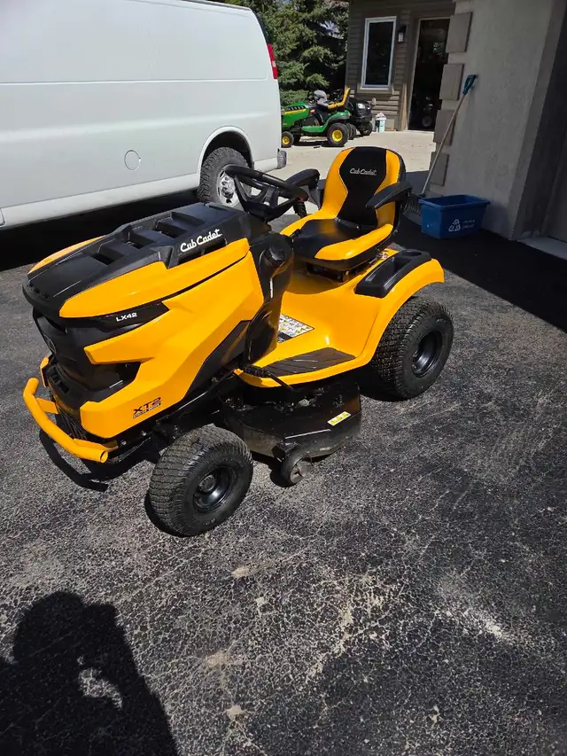 cub cadet xt2 like new - Photo 4