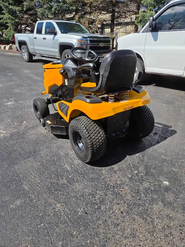 cub cadet xt2 like new - Photo 5