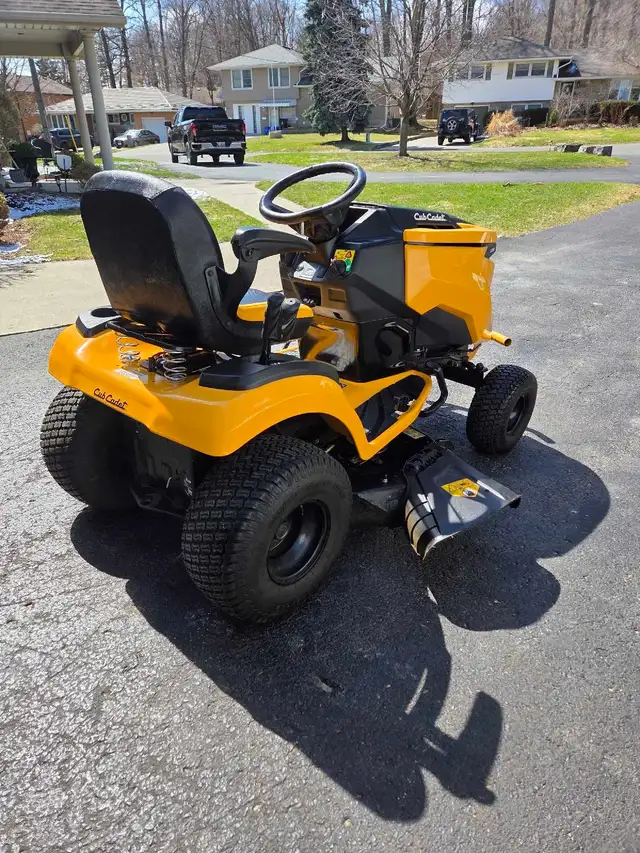 cub cadet xt2 like new - Photo 6