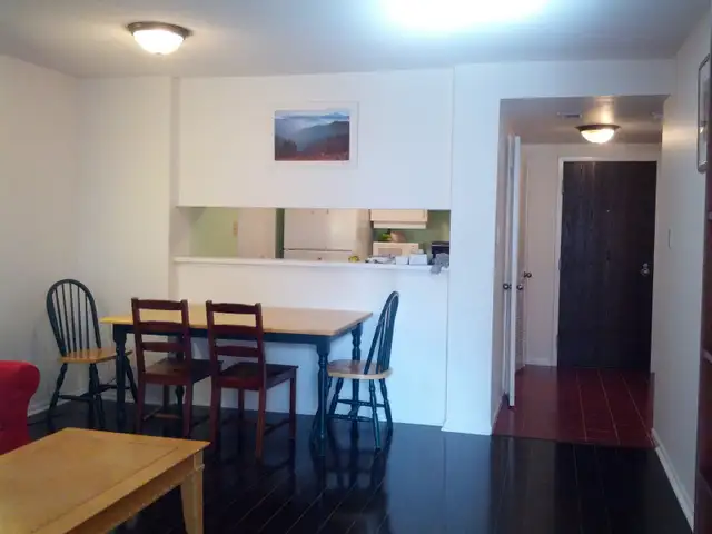 Large Master Bedroom for rent downtown Toronto at Bay/Gerrard - Photo 3