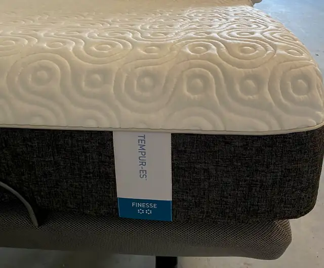 Queen size Tempurpedic Mattress with Power Adjustable Base - Photo 4