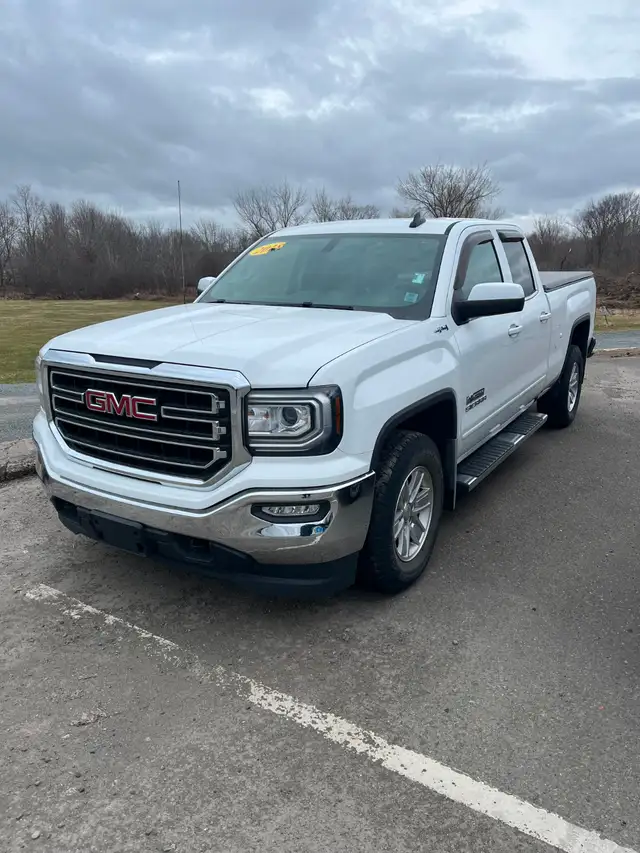GMC Sierra SLE 2108 with only 77,000 Kms