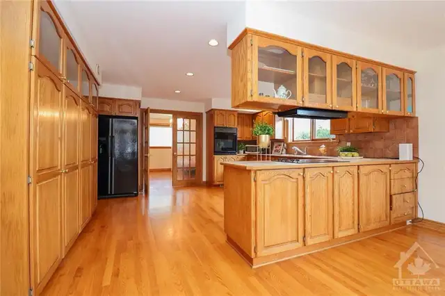 Private bedroom with ensuite bathroom - Photo 3
