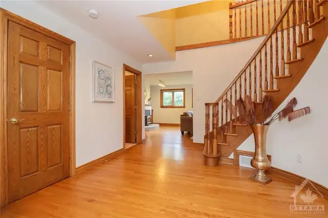 Private bedroom with ensuite bathroom - Photo 4