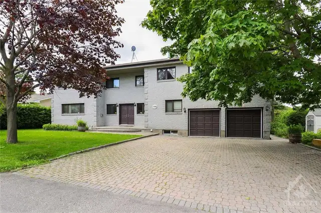Private bedroom with ensuite bathroom - Photo 5