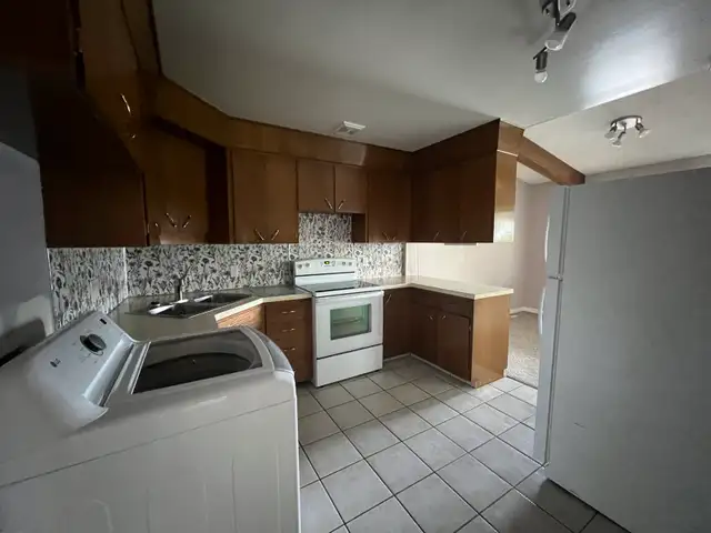 share duplex NW close in all incl