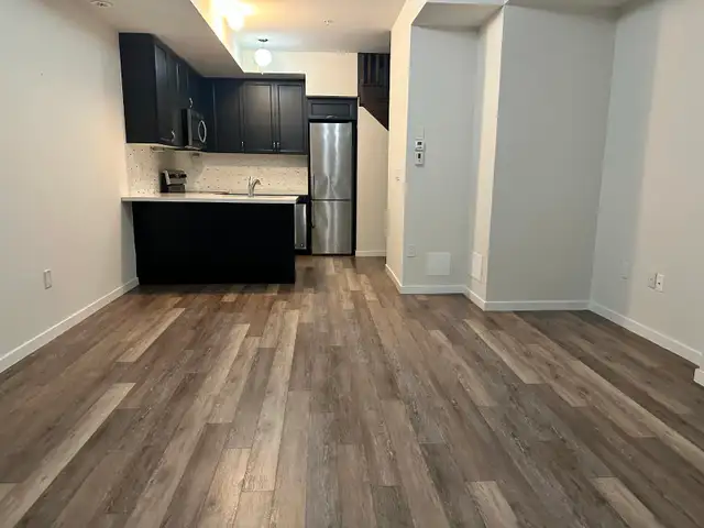 Pickering Townhouse | 2 Bed 2.5 Bathrooms | June 1 2026