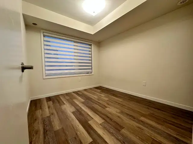 Pickering Townhouse | 2 Bed 2.5 Bathrooms | June 1 2026 - Photo 5