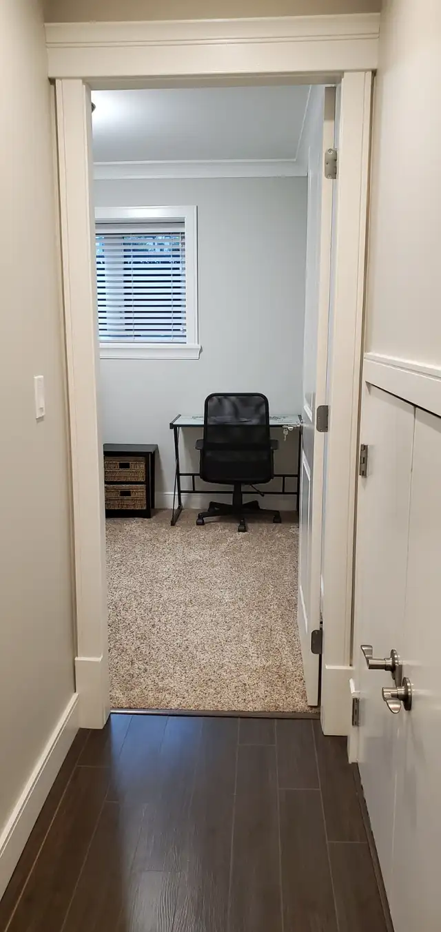 Female - (1) fully furnished room - available May 1st, 26 - Photo 4