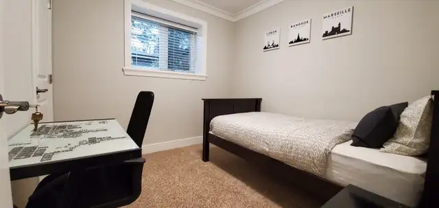 Female - (1) fully furnished room - available May 1st, 26 - Photo 5