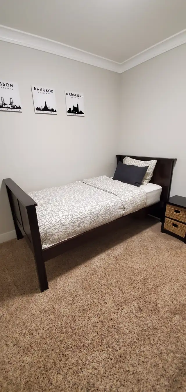 Female - (1) fully furnished room - available May 1st, 26 - Photo 7