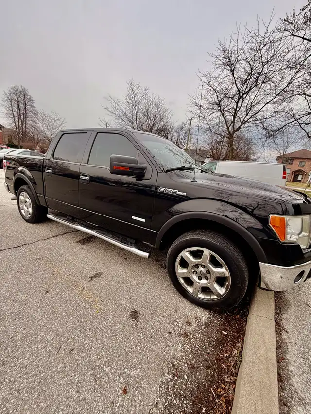 Fully loaded 2013 Ford F-150 XTR-XLT 4x4-4 door - Photo 2