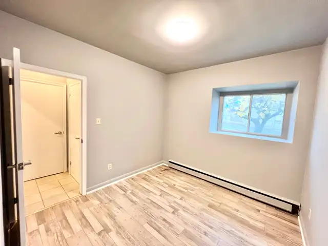 2 BED   1 BATH UNIT IN THOROLD - Photo 8