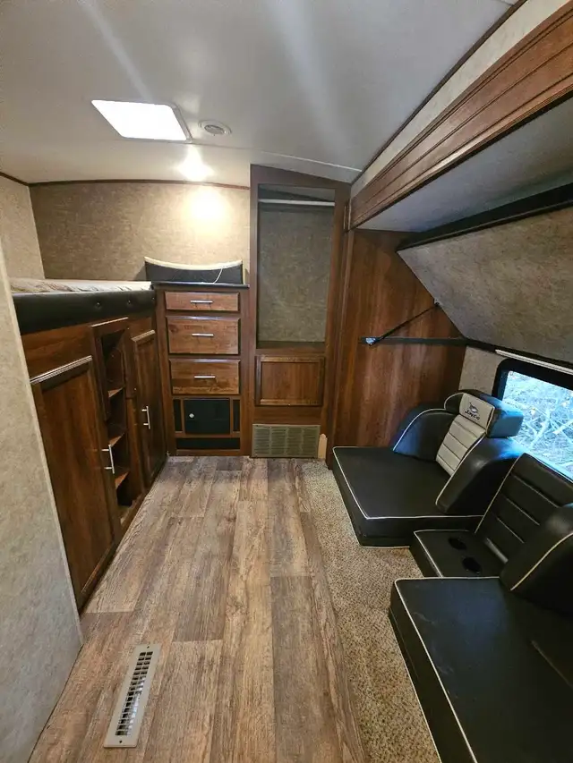 2006 Jayco Eagle 32' - Photo 9