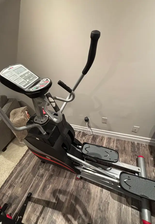 Ironman elliptical - Photo 2